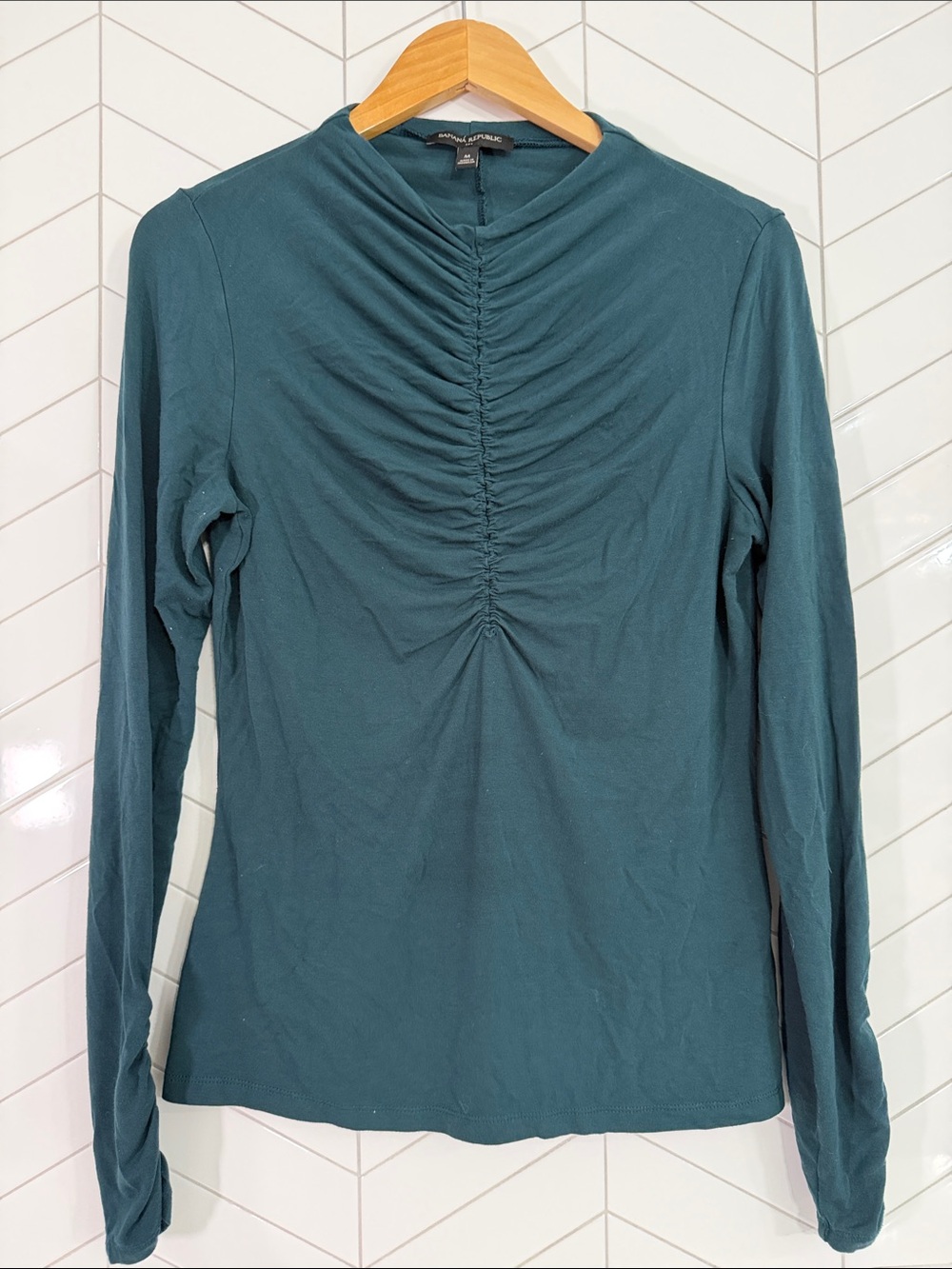 Banana Republic Green Ruched Front Long Sleeve Top| Medium